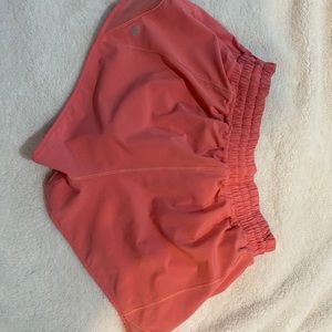 Lululemon hotty hot high rise short 2 1/2 inch size 8